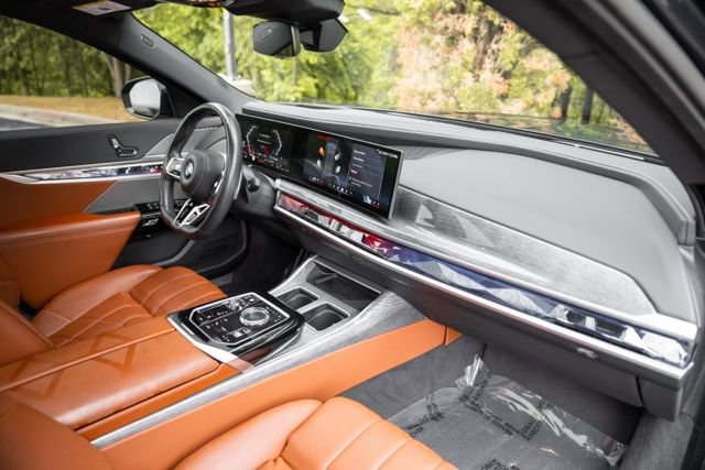 Used 2023 BMW 740i w/ Luxury Rear Seating Package RWD image 23