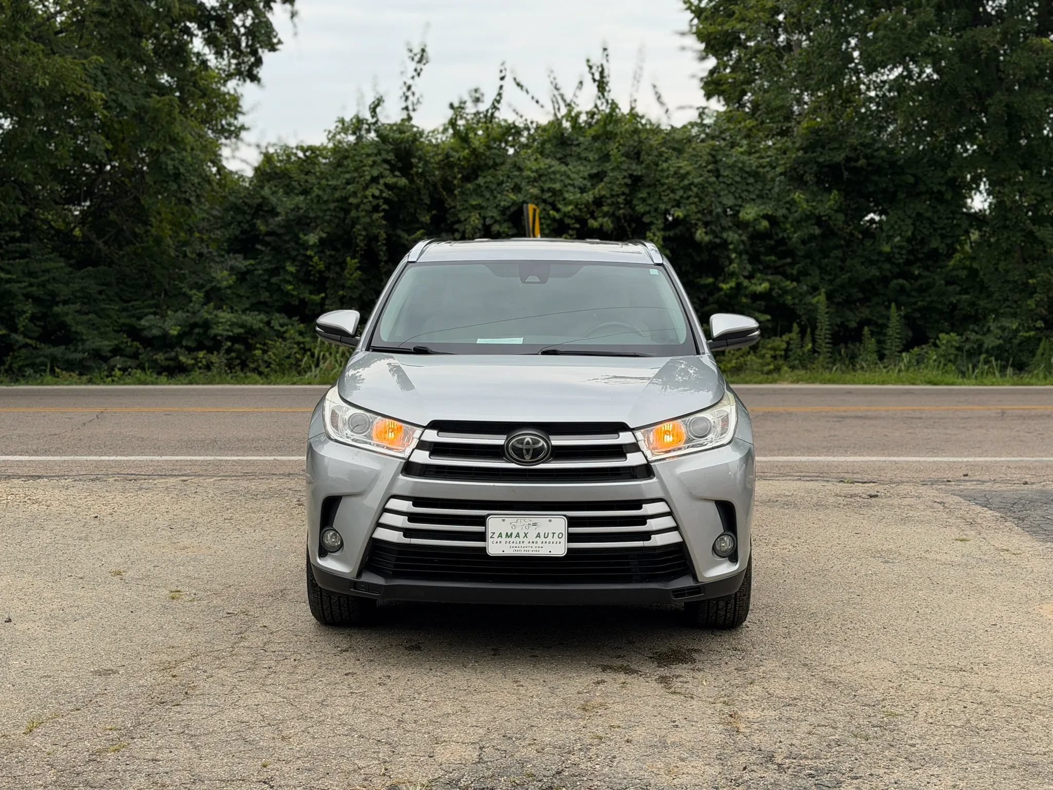 Used 2017 Toyota Highlander XLE w/ Carpet Mat Package AWD/4WD image 2