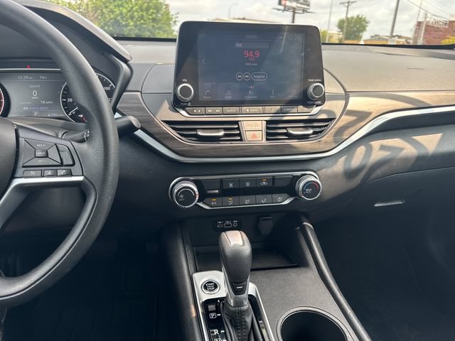 Used 2025 Nissan Altima 2.5 SV FWD image 18