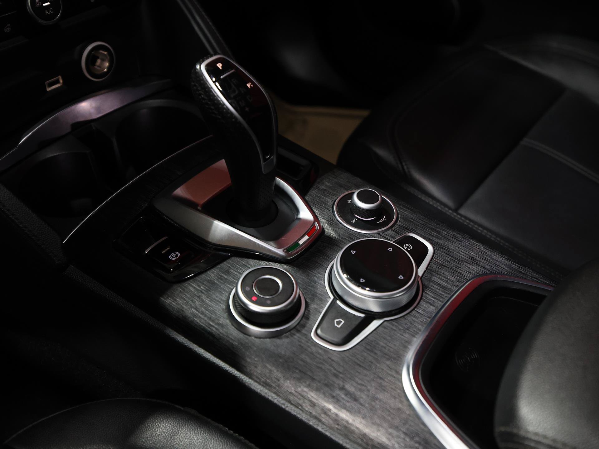 Used 2022 Alfa Romeo Stelvio Sprint RWD image 22