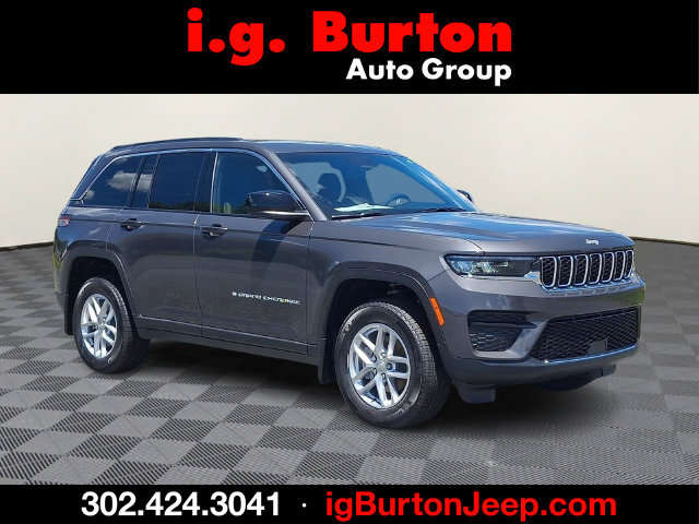 New 2026 Jeep Grand Cherokee Laredo w/ MOPAR Finishing Package AWD/4WD image 1