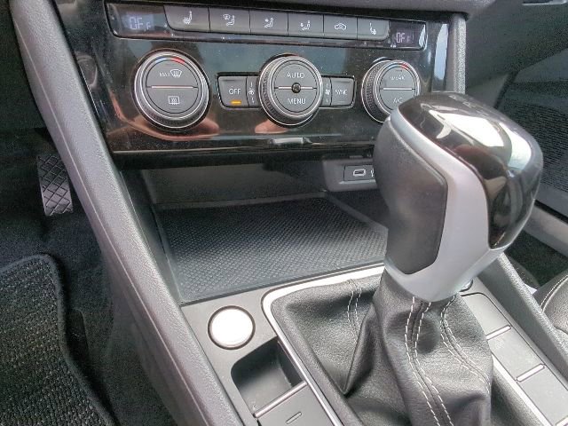 Used 2024 Volkswagen Jetta SE FWD image 19