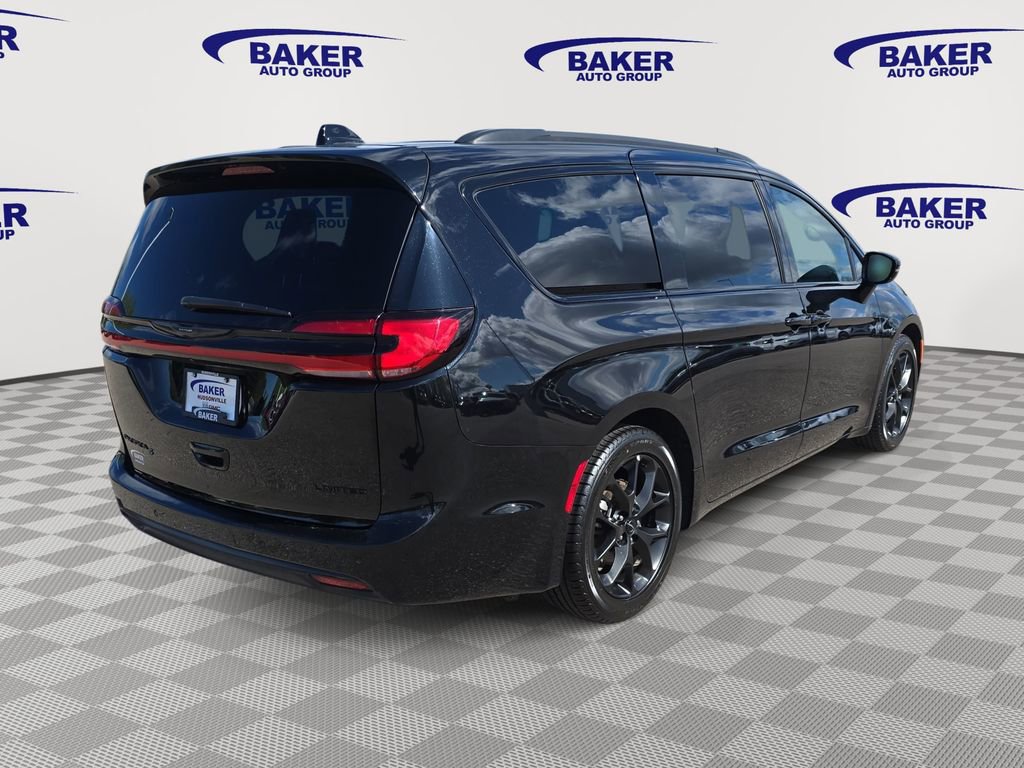 Used 2025 Chrysler Pacifica Limited FWD image 5