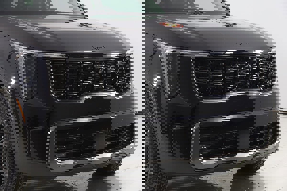 Used 2025 Kia Sorento SX image 39