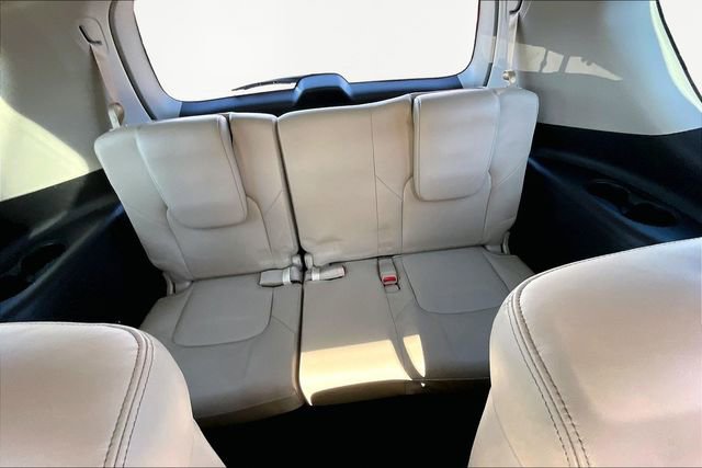Used 2023 Nissan Armada SL w/ Captain's Chairs Package image 18