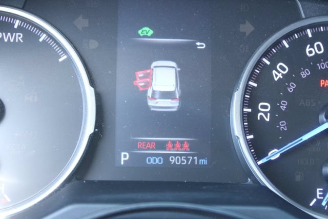 Used 2020 Toyota RAV4 LE w/ Carpet Mat Package AWD/4WD image 21