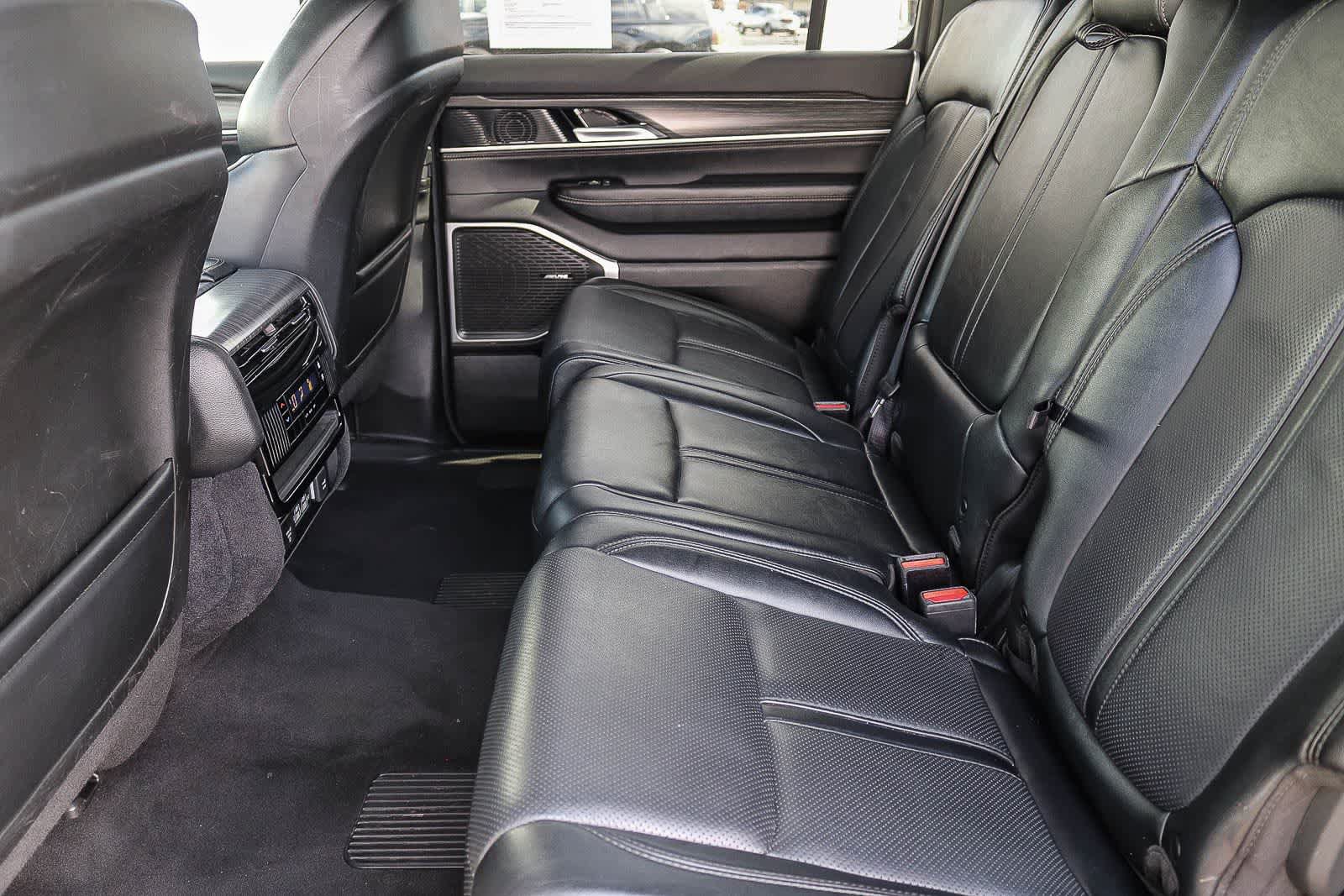 Used 2024 Jeep Wagoneer L Series II RWD image 18