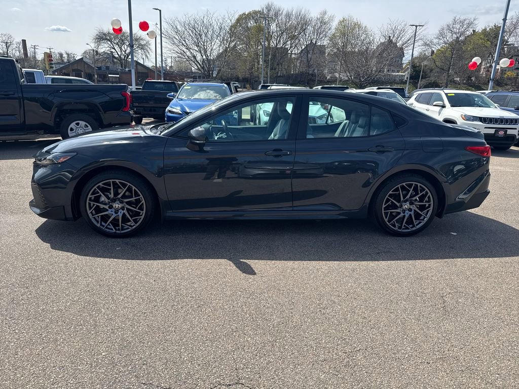 Used 2025 Toyota Camry SE w/ Convenience Package image 4
