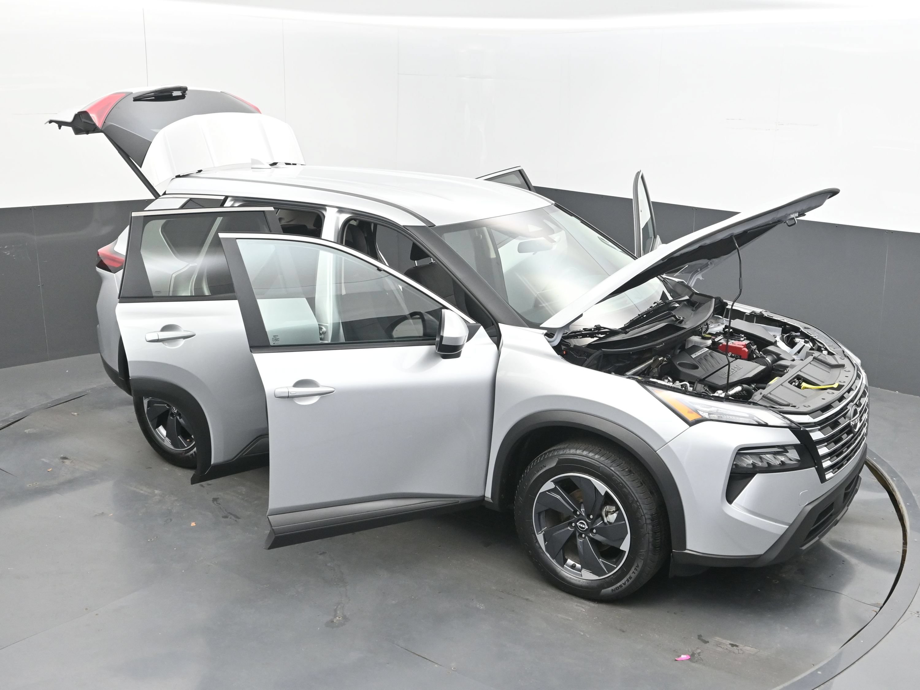 Used 2025 Nissan Rogue SV FWD image 43