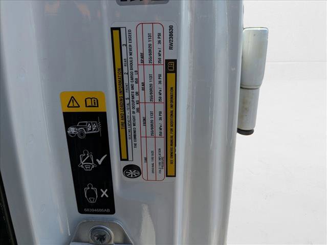 Used 2024 Jeep Wrangler Sahara image 26