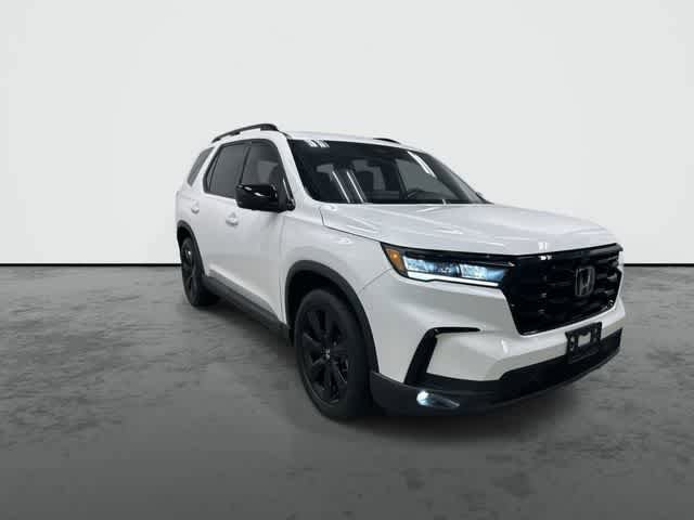 Used 2025 Honda Pilot Black Edition image 6