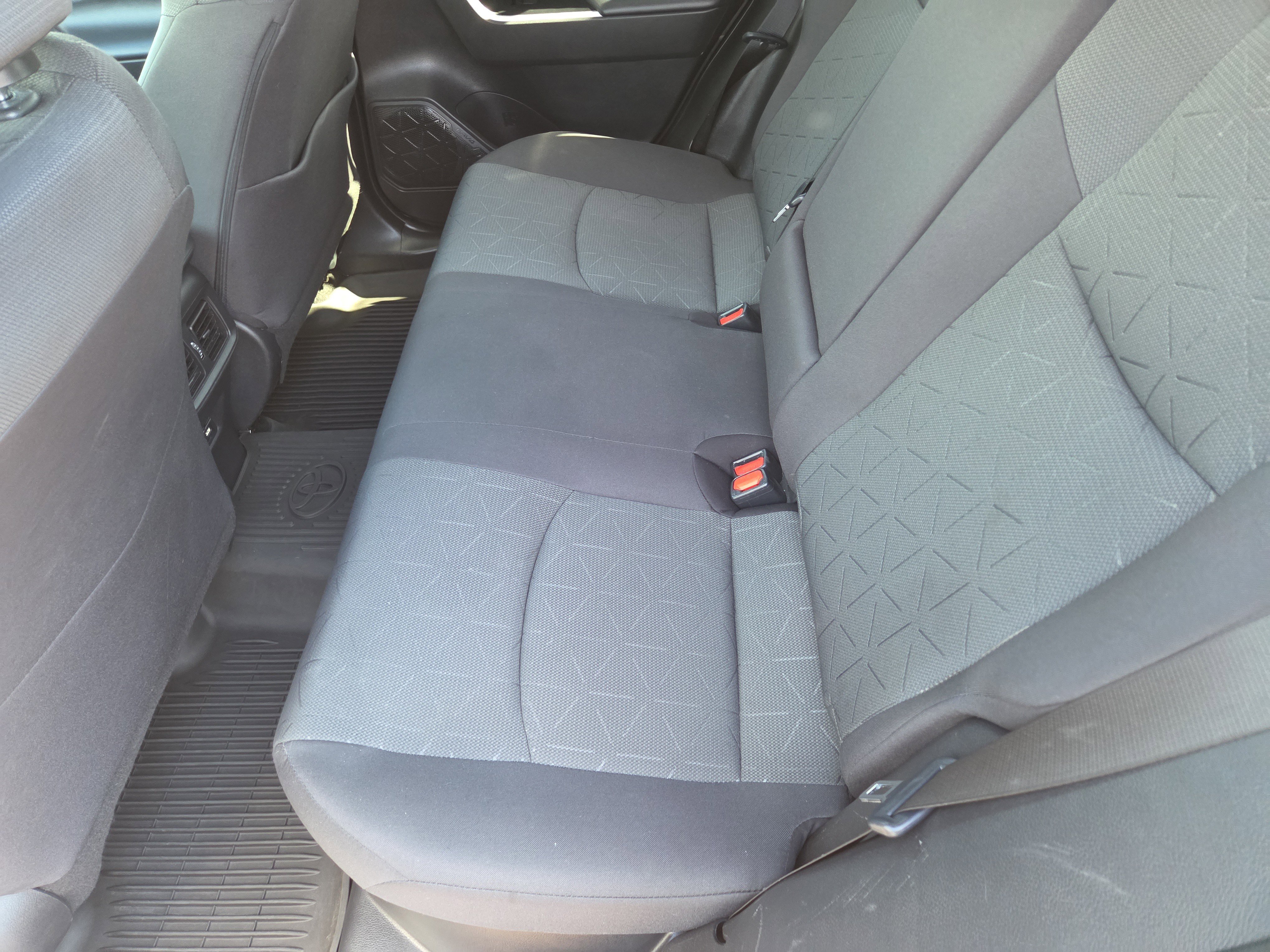 Certified 2021 Toyota RAV4 XLE w/ Convenience Package image 18