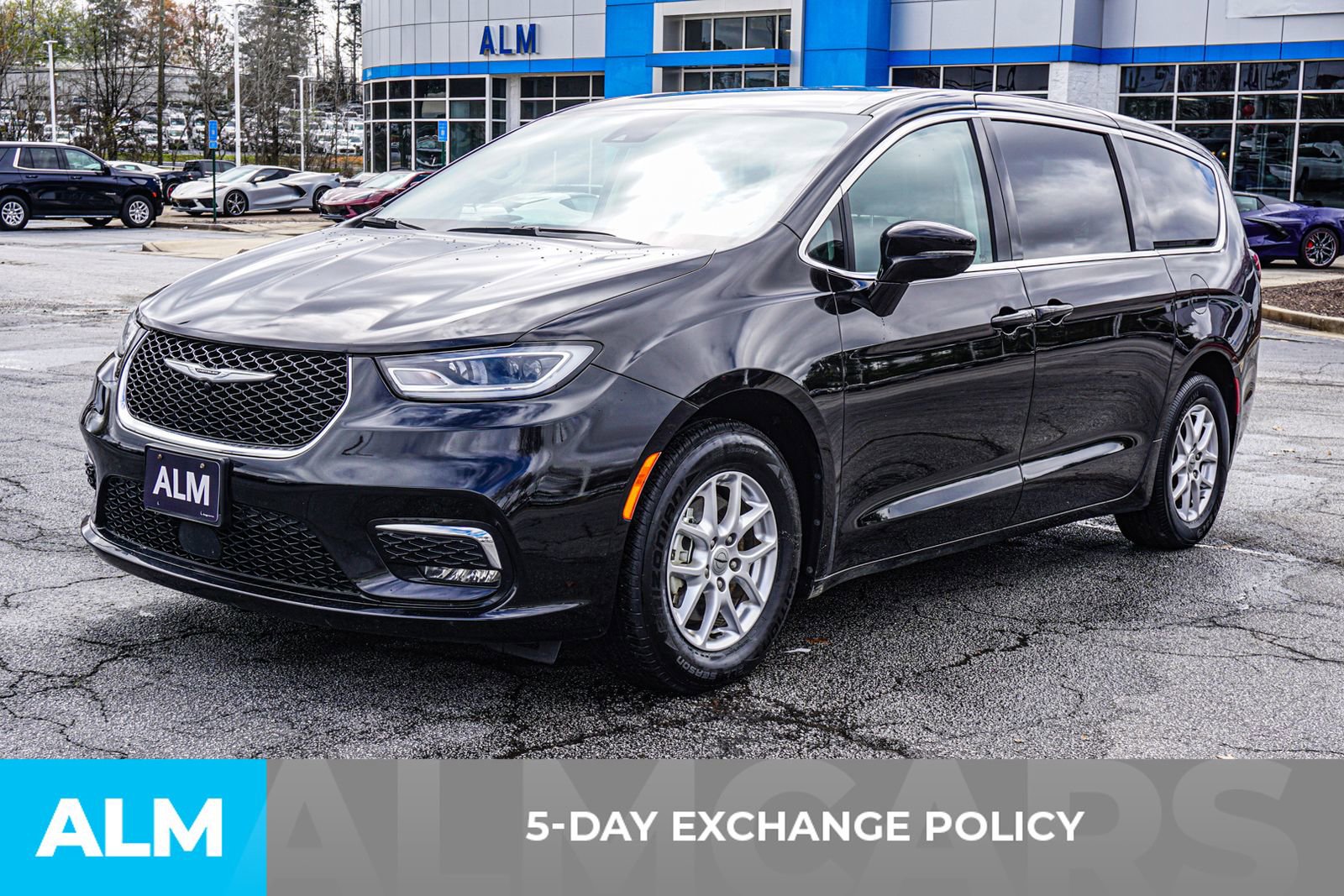 Used 2024 Chrysler Pacifica Touring-L image 5