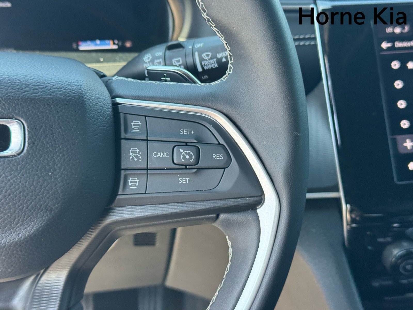Used 2025 Jeep Grand Cherokee Laredo w/ Luxury Tech Group I AWD/4WD image 19
