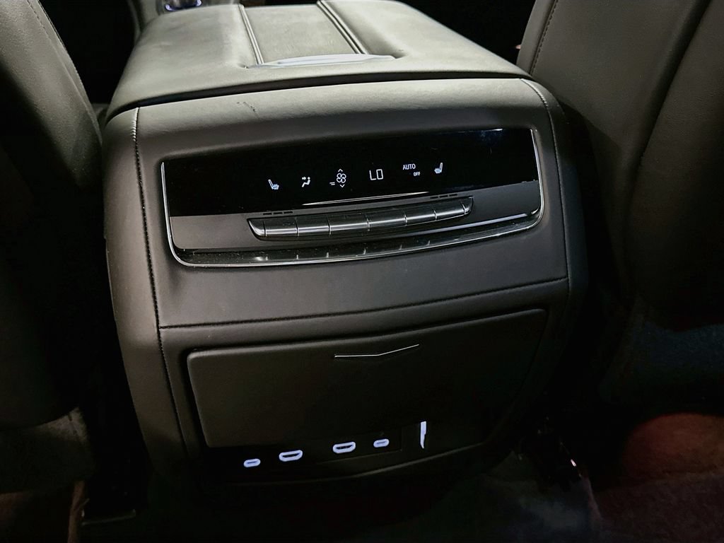 Used 2022 Cadillac Escalade Sport Platinum w/ LPO, ONYX Package AWD/4WD image 27