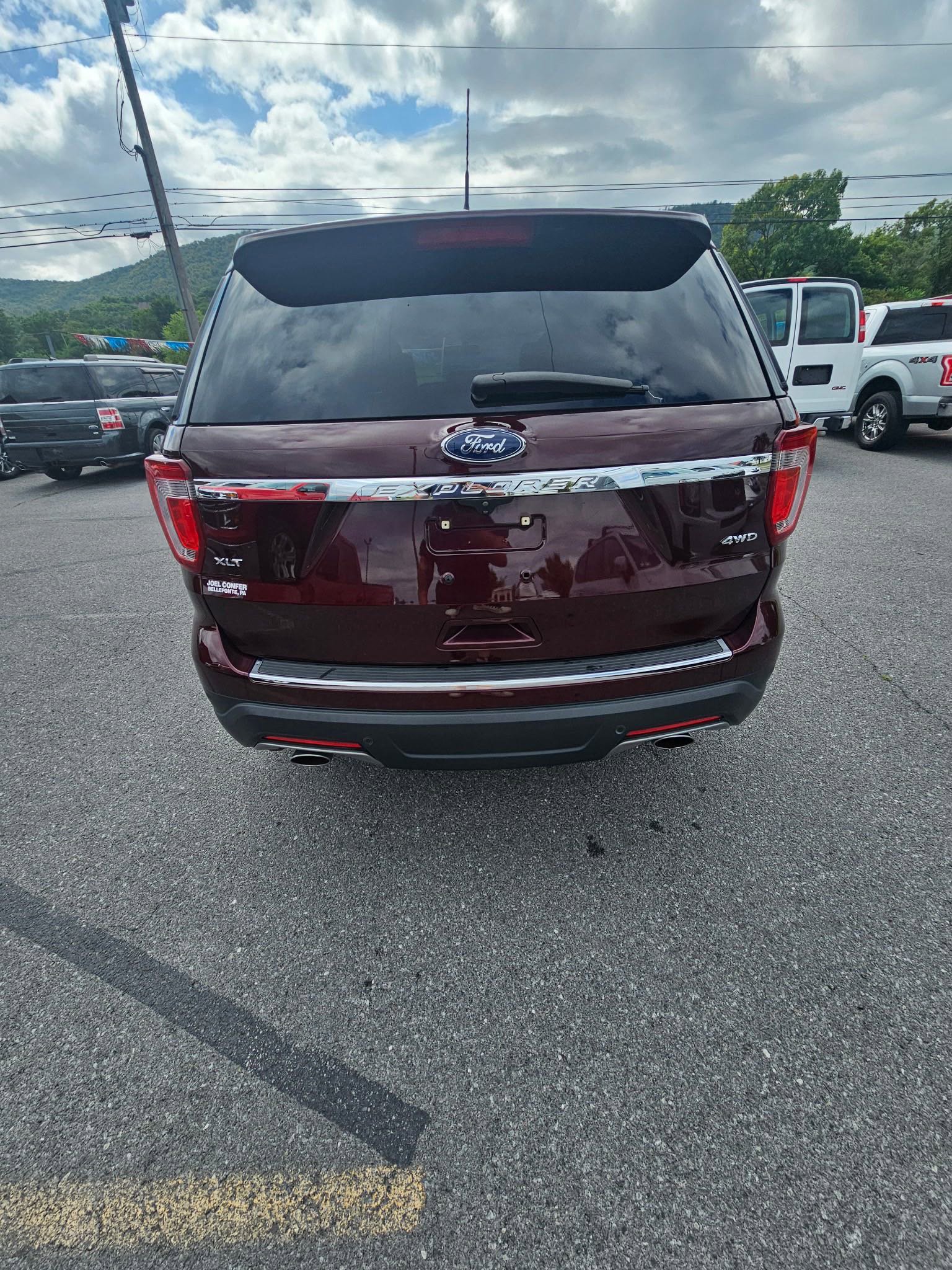 Used 2018 Ford Explorer XLT w/ Equipment Group 202A image 5