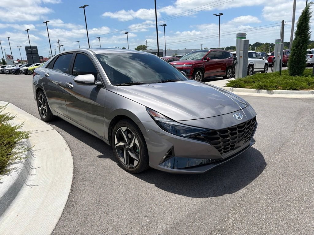 Certified 2023 Hyundai Elantra Limited w/ Cargo Package FWD image 3