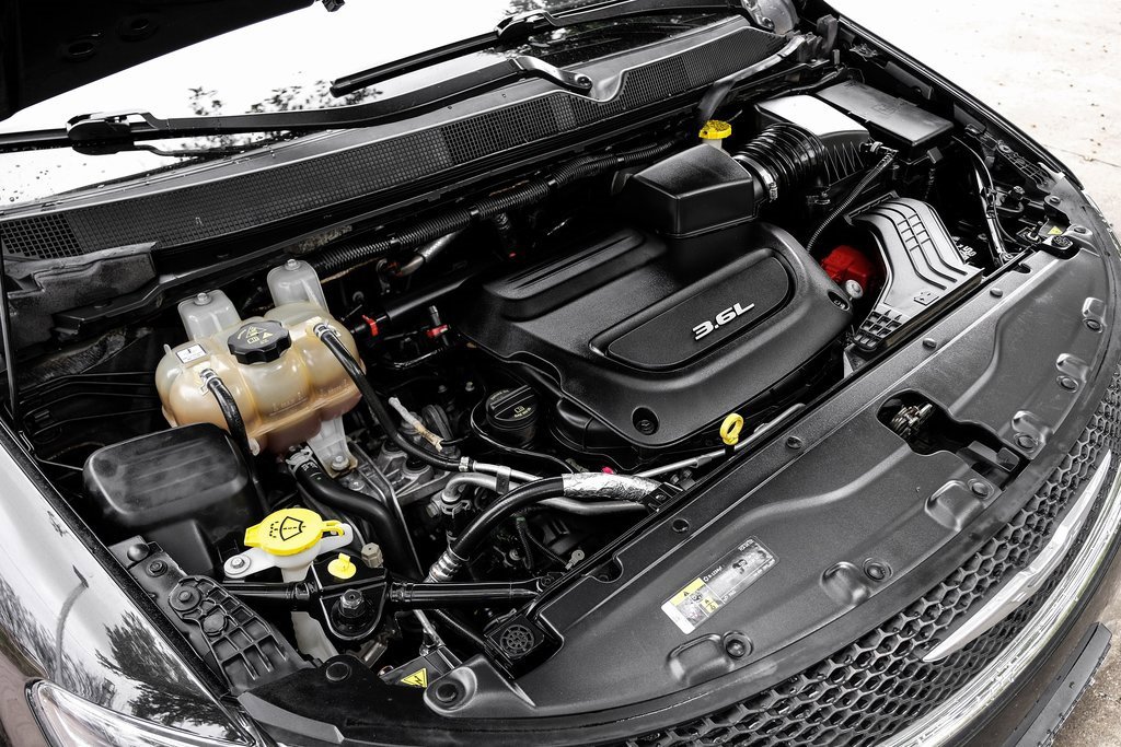 Used 2018 Chrysler Pacifica Limited image 65