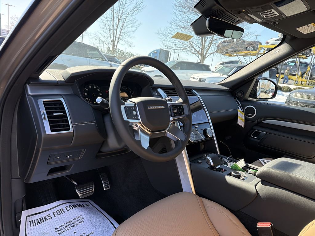 New 2026 Land Rover Discovery Dynamic SE image 10