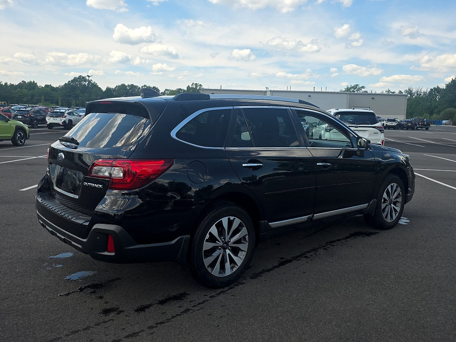 Used 2019 Subaru Outback 2.5i Touring AWD/4WD image 4