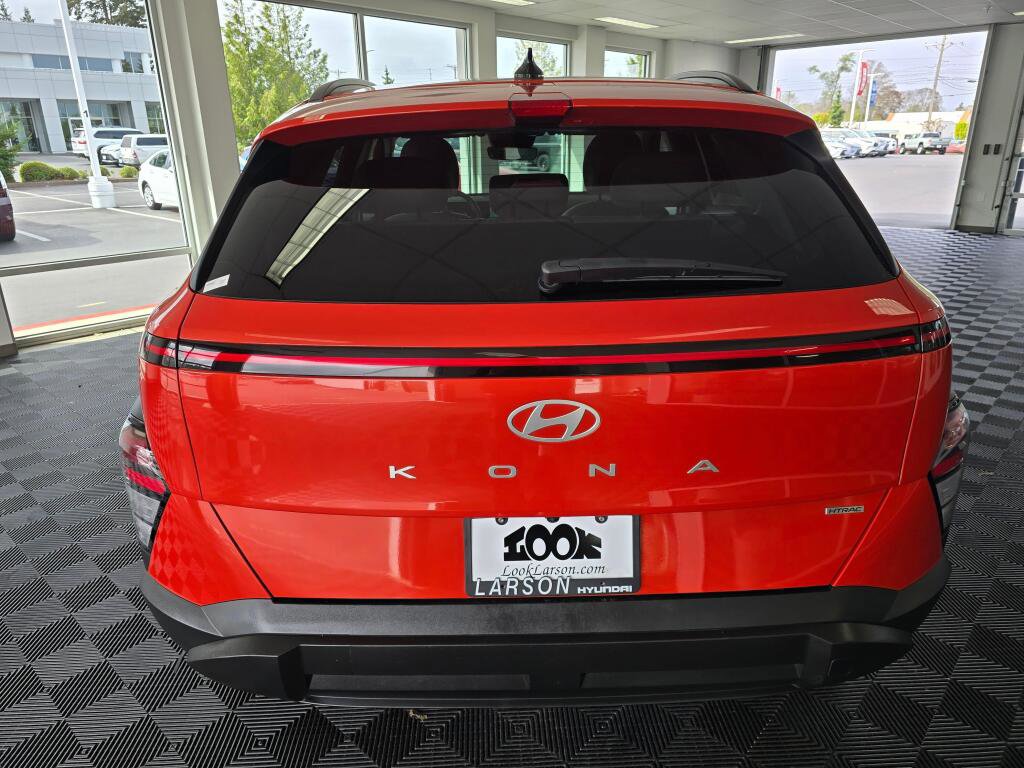 Used 2025 Hyundai Kona SEL AWD/4WD image 4