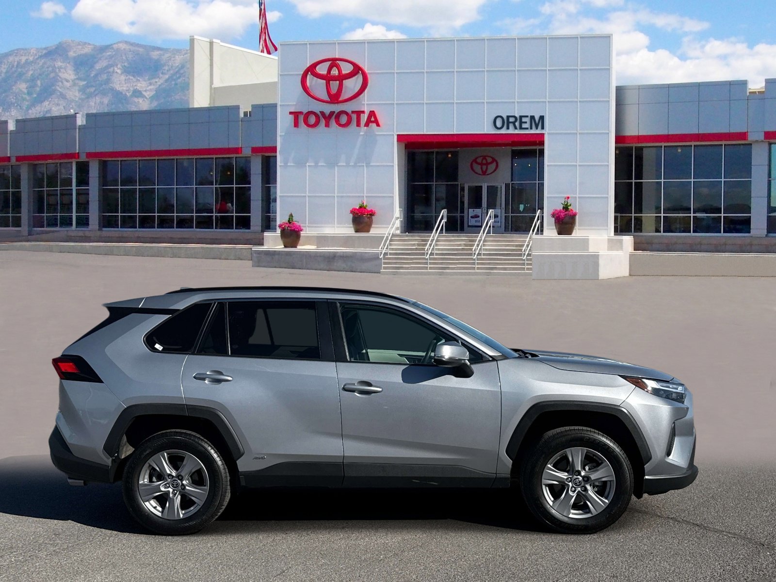 Used 2022 Toyota RAV4 XLE w/ Convenience Package AWD/4WD image 3