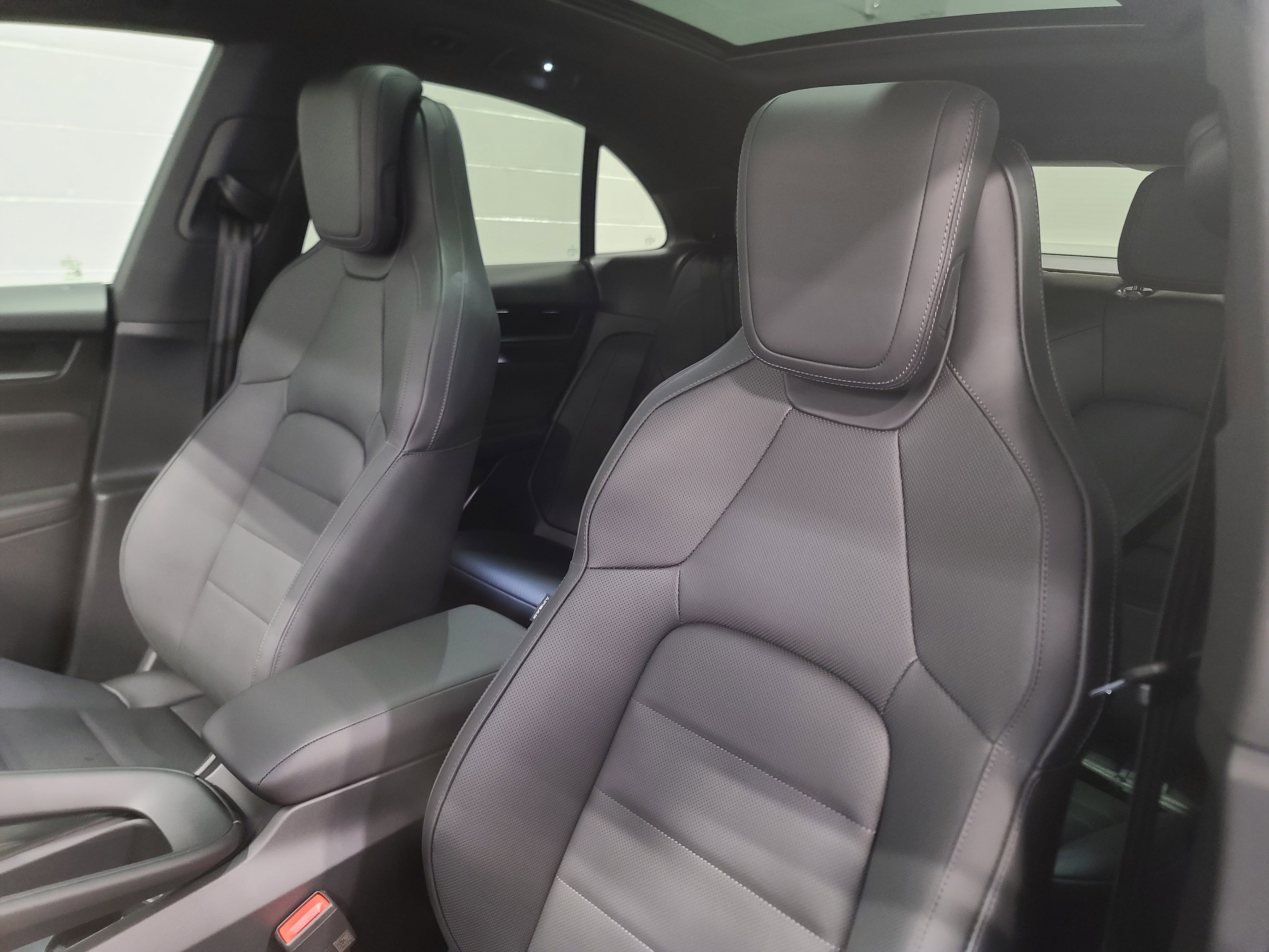 New 2026 Porsche Macan Electric RWD image 5