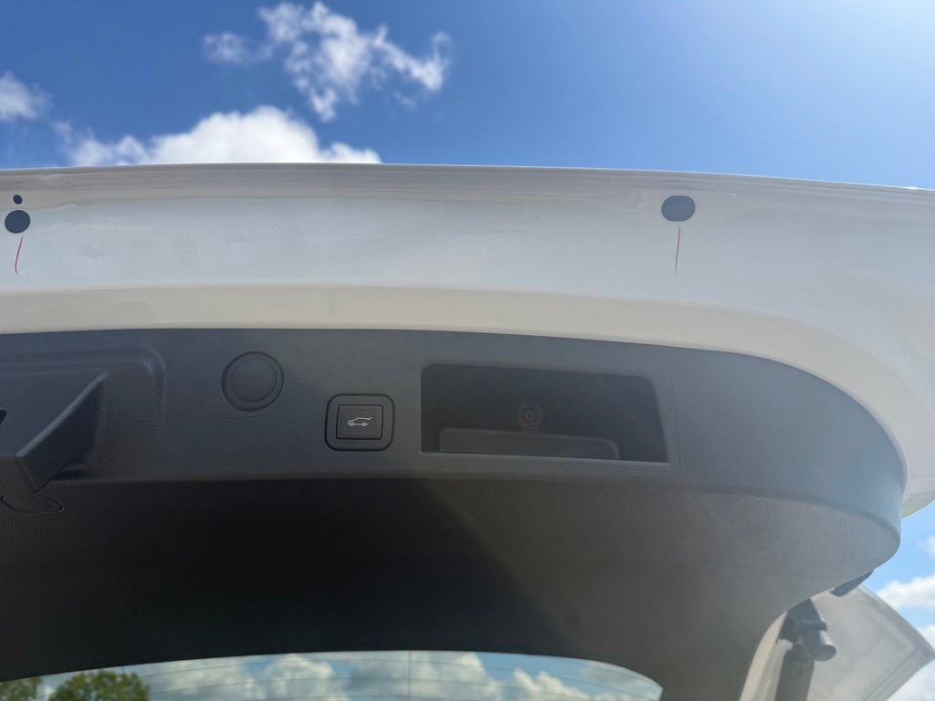 New 2027 Chevrolet Equinox ACTIV w/ Convenience Package III FWD image 8