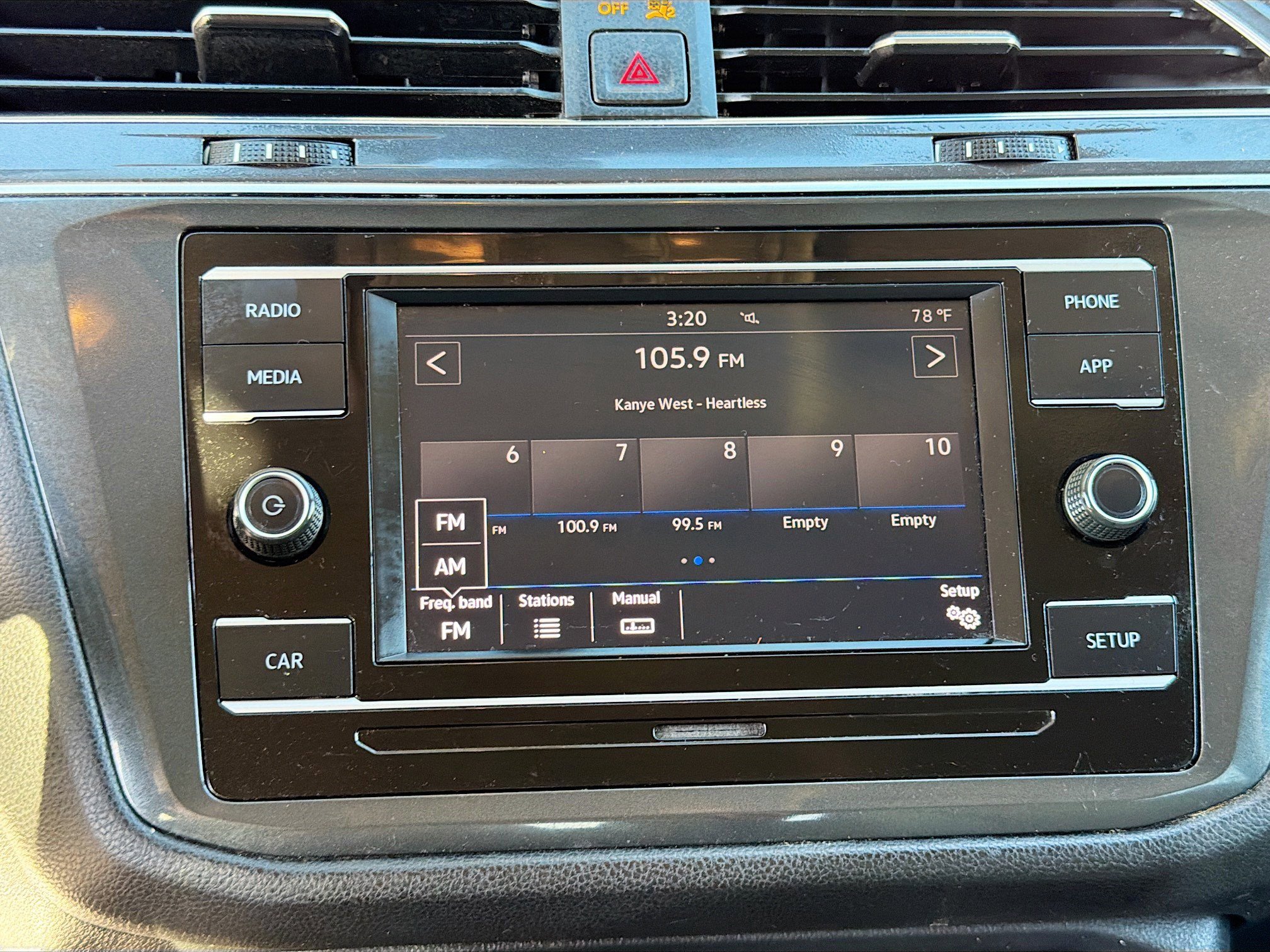 Used 2019 Volkswagen Tiguan S image 9