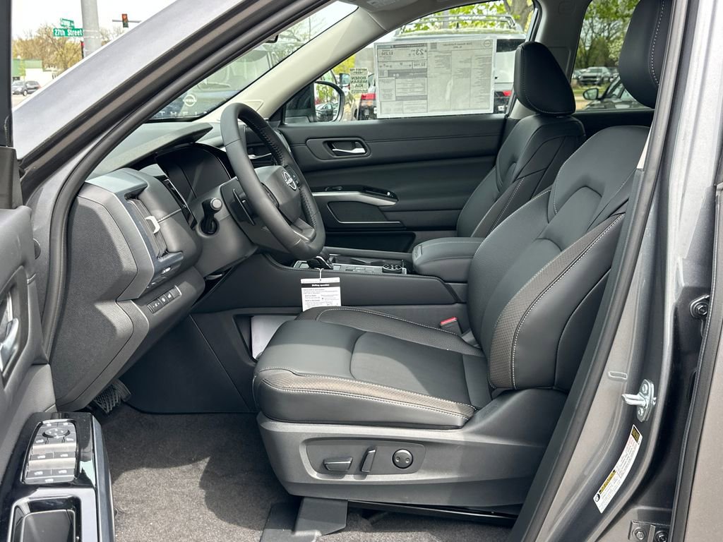 New 2026 Nissan Pathfinder SL w/ SL Premium Package AWD/4WD image 9