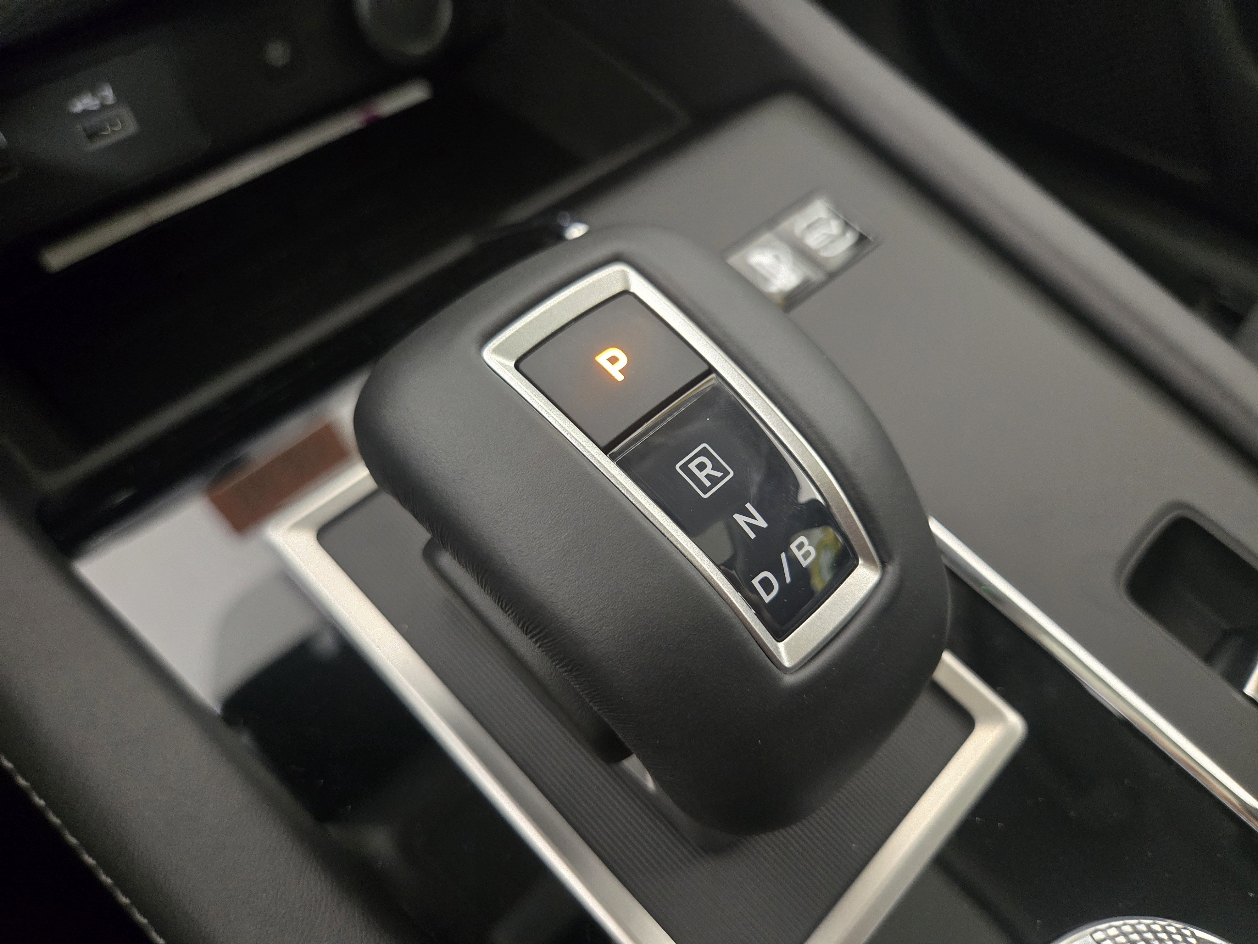 New 2025 Mitsubishi Outlander SE image 24