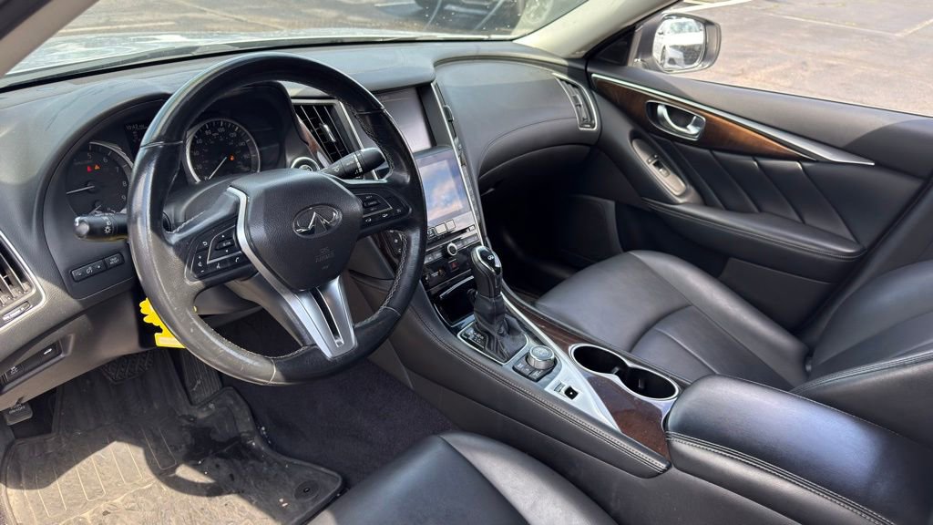 Used 2019 INFINITI Q50 Luxe w/ Essential Package (3.0T Luxe) AWD/4WD image 9