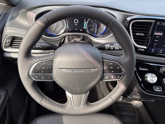 New 2027 Chrysler Pacifica Select FWD image 24