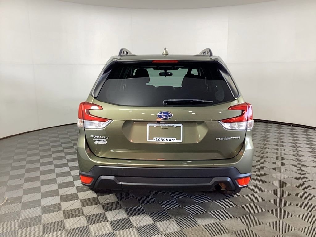 Used 2022 Subaru Forester Premium image 3