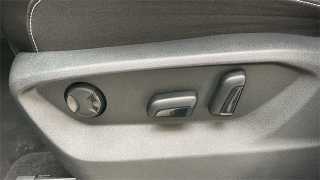 Used 2025 Volkswagen Atlas SE image 12