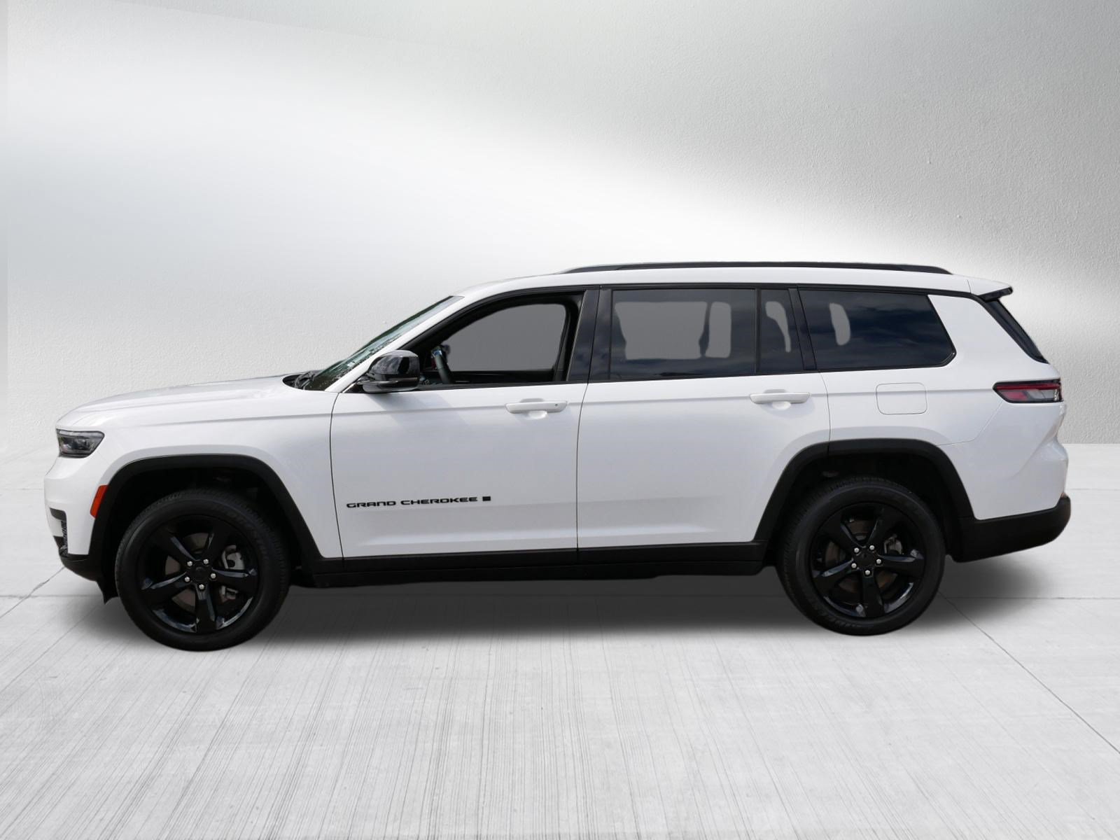 Used 2025 Jeep Grand Cherokee L Altitude AWD/4WD image 4