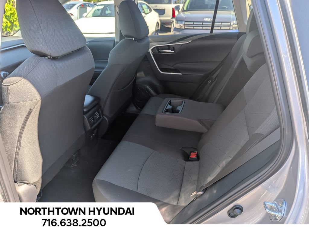 Used 2025 Toyota RAV4 XLE AWD/4WD image 30