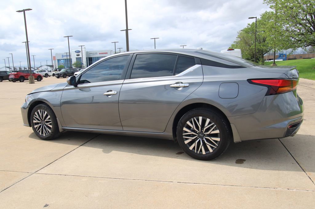 Used 2024 Nissan Altima 2.5 SV w/ SV Premium Package AWD/4WD image 16