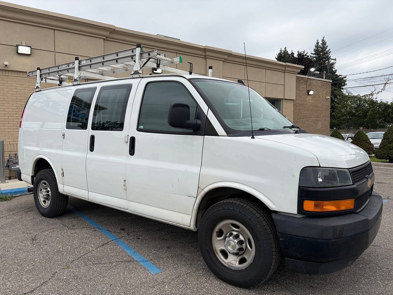 Used 2020 Chevrolet Express 2500 w/ Driver Convenience Package RWD image 3