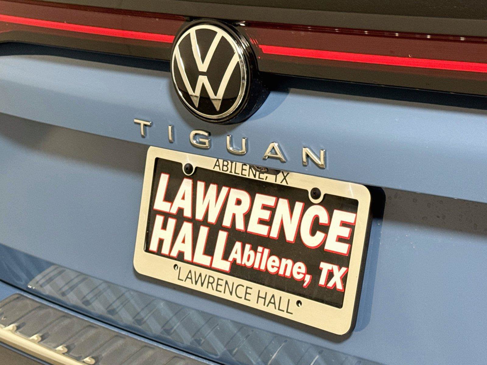 New 2026 Volkswagen Tiguan SE FWD image 17