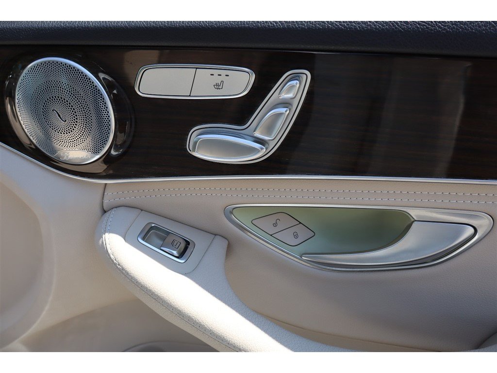 Used 2015 Mercedes-Benz C 300 Sedan image 25