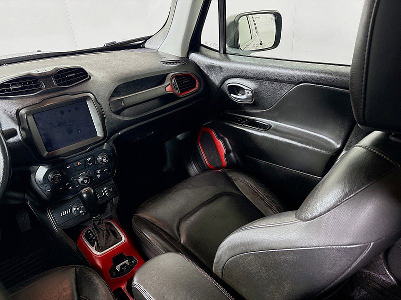 Used 2021 Jeep Renegade Trailhawk AWD/4WD image 23