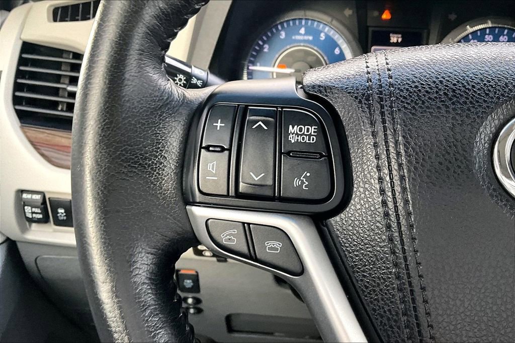 Used 2015 Toyota Sienna XLE w/ XLE Navigation Package image 12
