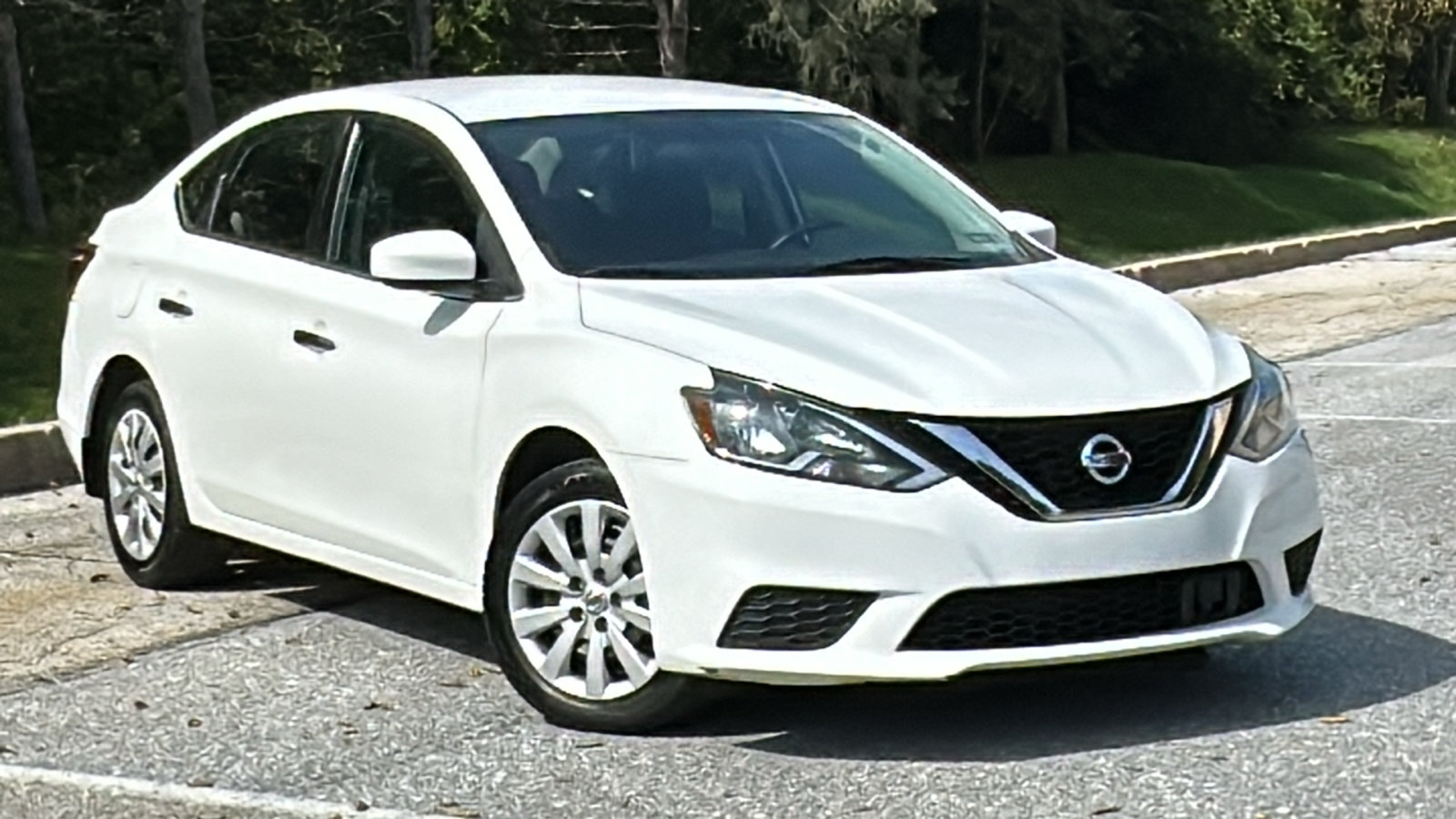 Used 2018 Nissan Sentra S FWD image 1