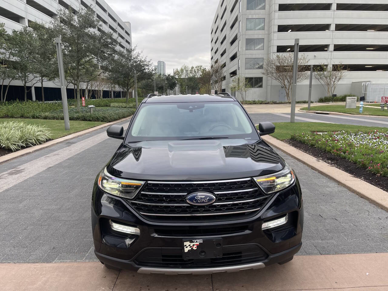 Used 2020 Ford Explorer XLT w/ Equipment Group 202A AWD/4WD image 2