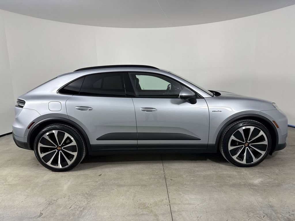 New 2026 Porsche Macan 4 Electric AWD/4WD image 8