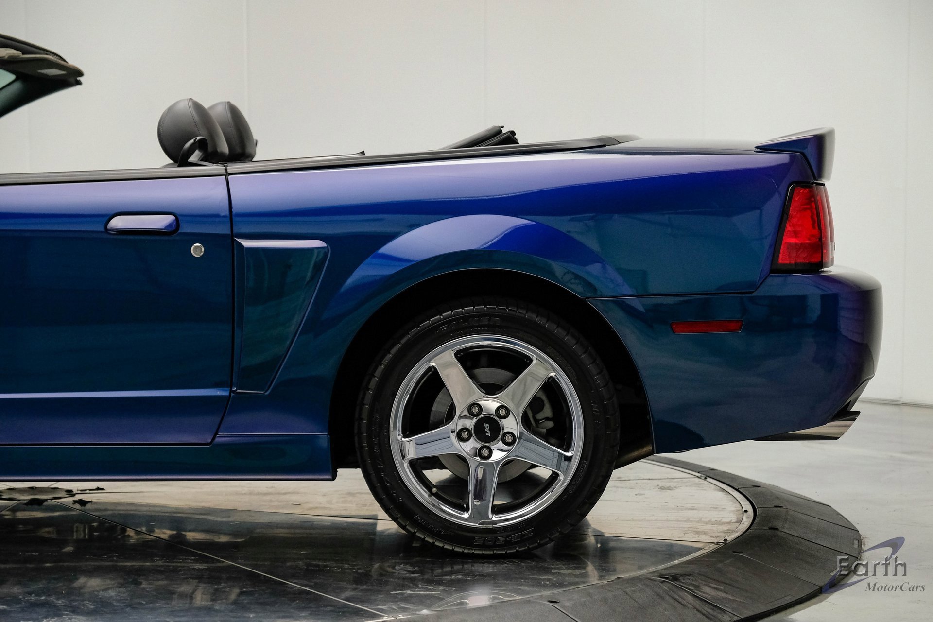 Used 2004 Ford Mustang Cobra image 9