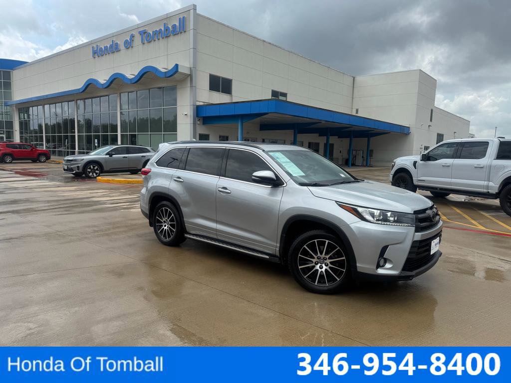 Used 2017 Toyota Highlander SE FWD image 1