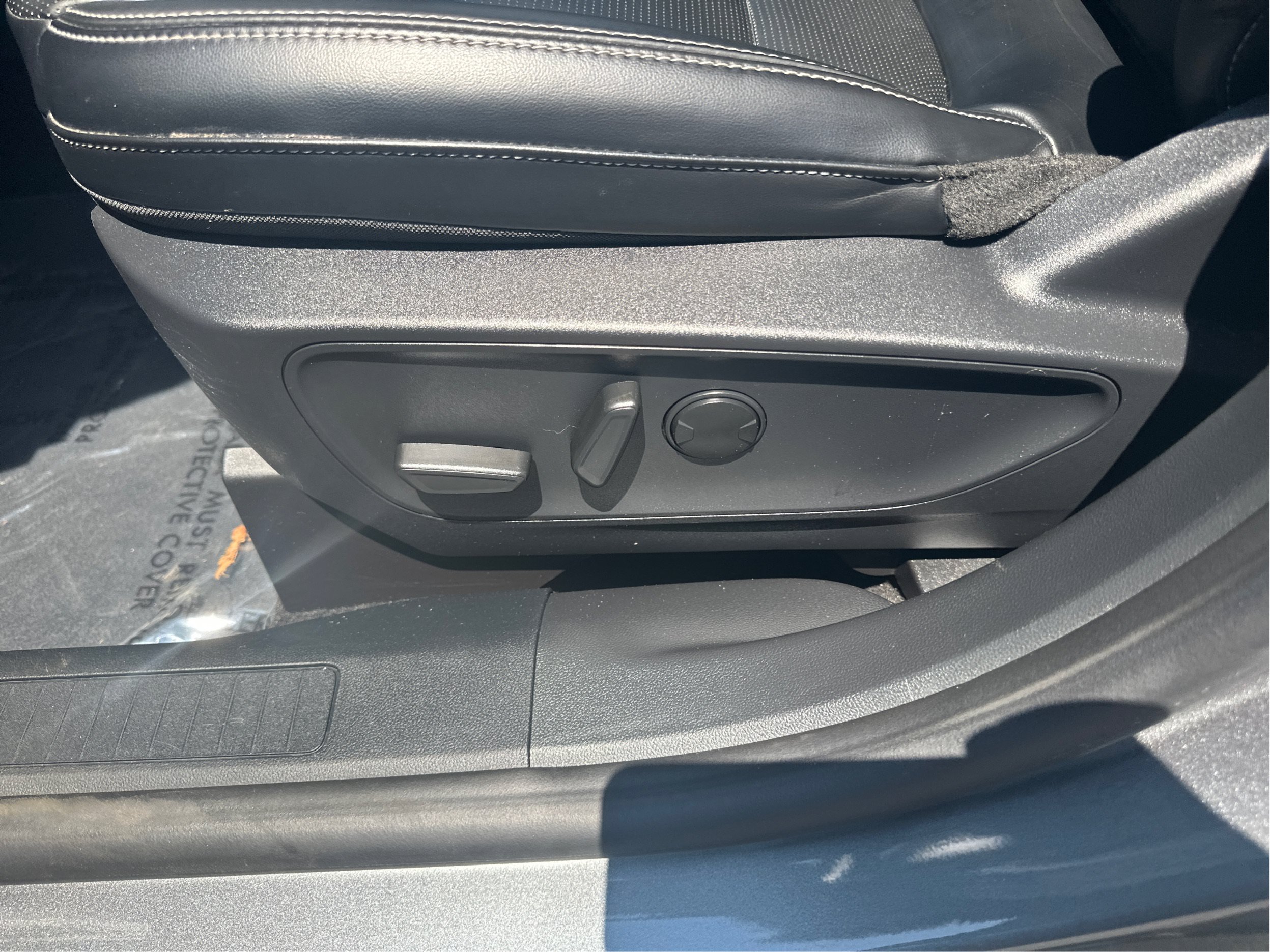 Used 2025 Ford Escape Platinum AWD/4WD image 29