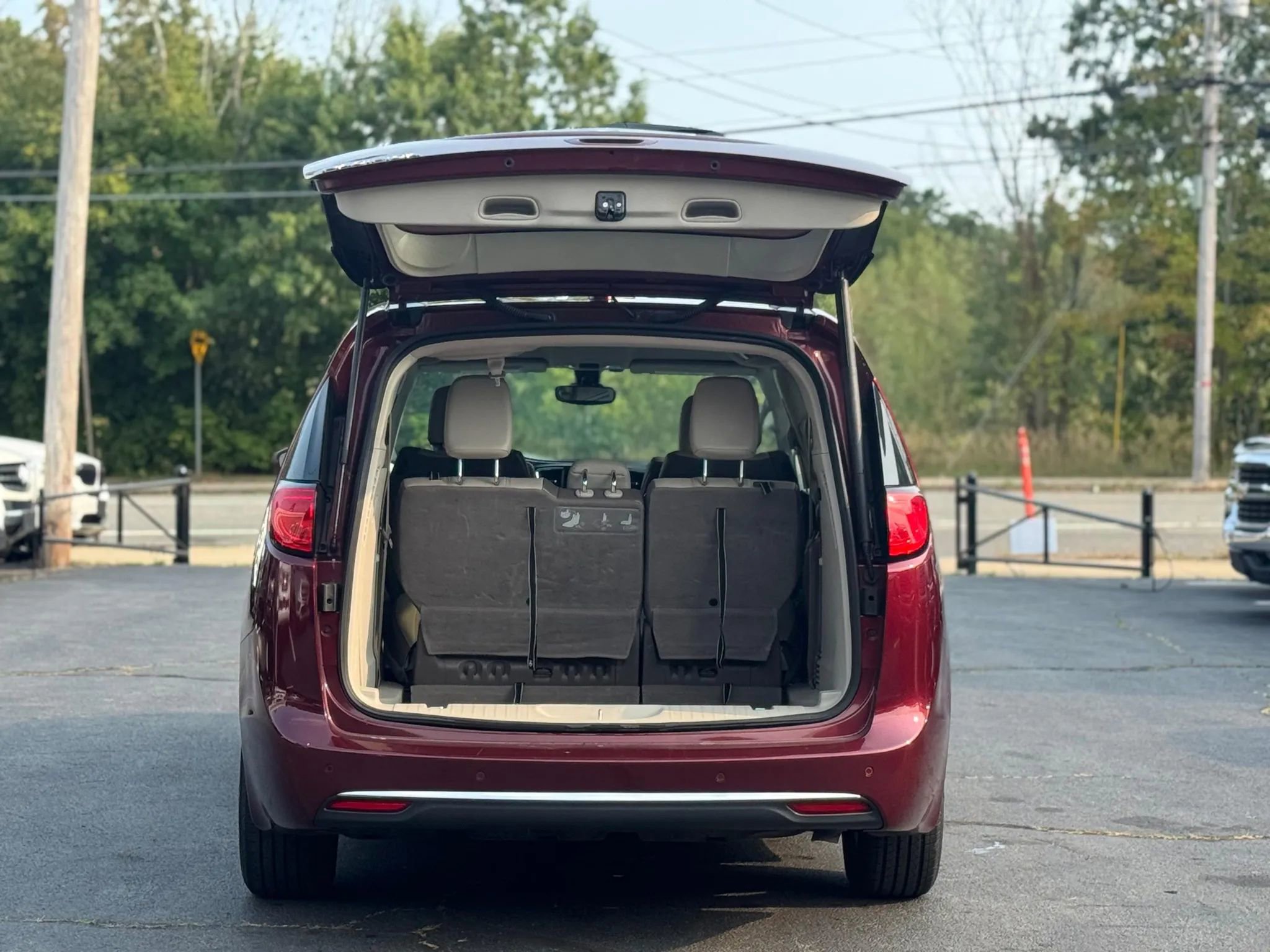 Used 2017 Chrysler Pacifica Touring-L Plus image 7